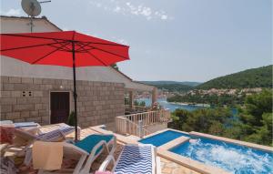 Lovely Home In Pucisca With Jacuzzi