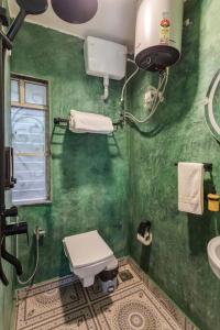 2 BHK Pool Front Apartment - 5 mins to Anjuna Beach