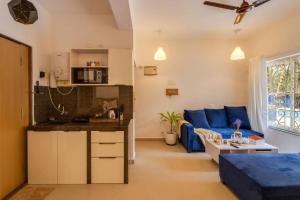 2 BHK Pool Front Apartment - 5 mins to Anjuna Beach