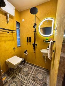 2 BHK Pool Front Apartment - 5 mins to Anjuna Beach