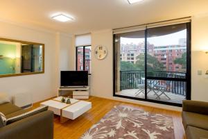 Thriving city location, dining hub near CBD