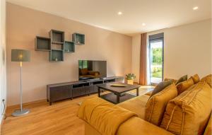 Amazing Home In Sukosan 