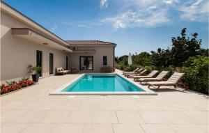 Amazing Home In Sukosan 