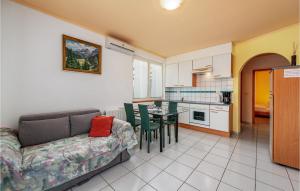 Beautiful Apartment In Umag With Wifi 