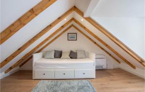 Stunning Home In Donji Prolozac