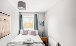 Spacious 4 bed with Parking ideal base for work