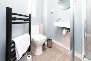 Spacious 4 bed with Parking ideal base for work