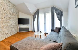 5 Bedroom Cozy Home In Desni Stefanki 