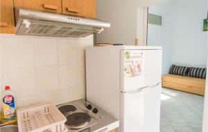 2 Bedroom Amazing Apartment In Slatine