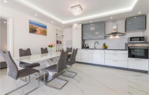 5 Bedroom Cozy Home In Vrsi