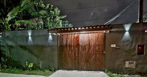 Casa com piscina em Bertioga 700m da praia