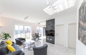 Awesome Apartment In Seget Donji