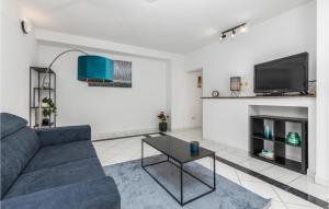 Amazing Apartment In Spincici 