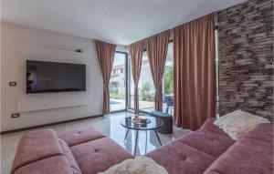 Gorgeous Home In Rovinjsko Selo