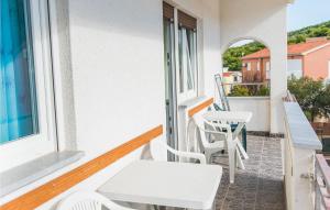 2 Bedroom Amazing Apartment In Slatine 