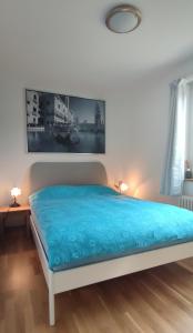 Small Double Room, bed 140x200cm, in very quiet and cosy house!