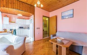 1 Bedroom Awesome Apartment In Dinjiska 