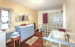 Maisons de vacances Gorgeous Home In Barnas : photos des chambres