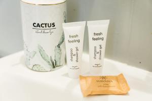 Lakeside Nature Escape Studio by BookingHost