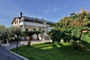 迪斯特拉第四花园餐厅宾馆 - 弗拉斯卡蒂