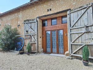 Barn Gite at La Vieille Grange, with pool in the Dordogne 3 Star