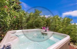 6 Bedroom Nice Home In Babici 