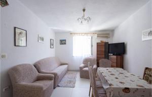 3 Bedroom Gorgeous Home In Omis 