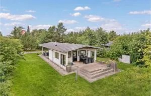 Four-Bedroom Holiday Home In Juelsminde - Sønderby