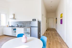 Sunny Panoramic Apartment by Napoliapartments