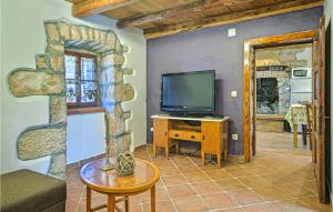 2 Bedroom Beautiful Home In Labin 