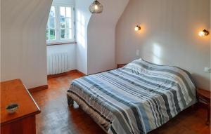 Maisons de vacances 4 Bedroom Nice Home In Plougasnou : photos des chambres