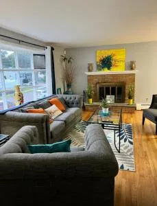 Beautiful 3 - 4 Bedroom Home Fully Furnished Including Utilities Close to I95 & Train - 谢尔顿