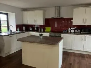 Berryhill West Steading - Peterhead - 3 bedroom 2 bathroom self-catering - Sleeps 5 - Private off-road parking - Yard & Shed - Suit Contractors - Newly Refurbished - Underfloor Heating - Drying Room - Golf Driving Range - Cafe - Extensive Footpaths - Peterhead