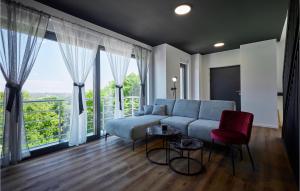 Lovely Home In Bedenica With Jacuzzi 