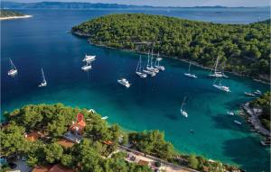 Pet Friendly Home In Milna - 5hvězdičkové hotely ve městě Milna