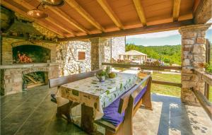 2 Bedroom Beautiful Home In Labin