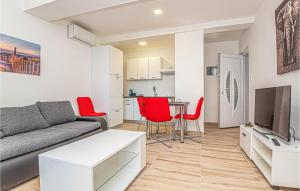 Cozy Apartment In Brodarica With Wifi 