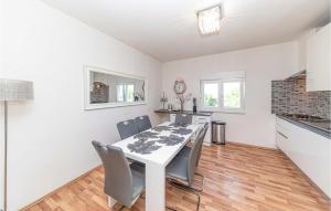 6 Bedroom Gorgeous Home In Drnis