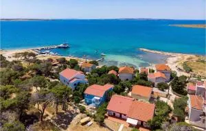 Cozy Apartment In Kosljun With Kitchen - Košljun