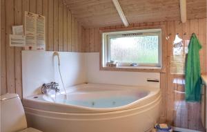 Four-Bedroom Holiday Home In Dronningmolle