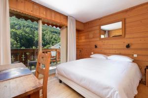 Hotels Hotel les Bains : Chambre Double avec Balcon
