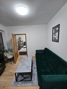 City apartment with moutain view - free parking