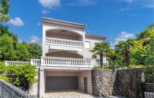 2 Bedroom Gorgeous Apartment In Pobri - Volosko