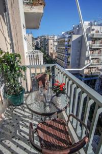 Newly Renovated 2-Bedroom Condo In Athens !