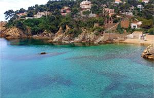 3 Bedroom Lovely Home In Belcodène