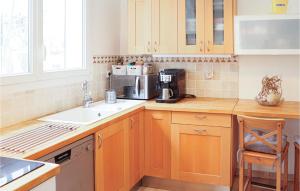 3 Bedroom Lovely Home In Belcodène