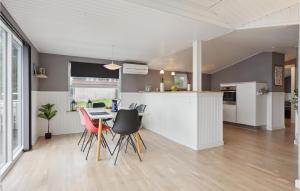 Amazing Home In Børkop With Wifi