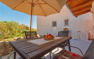 Stunning Apartment In Brodarica