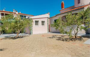 Stunning Apartment In Brodarica