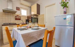 Amazing Apartment In Brodarica With Wifi 